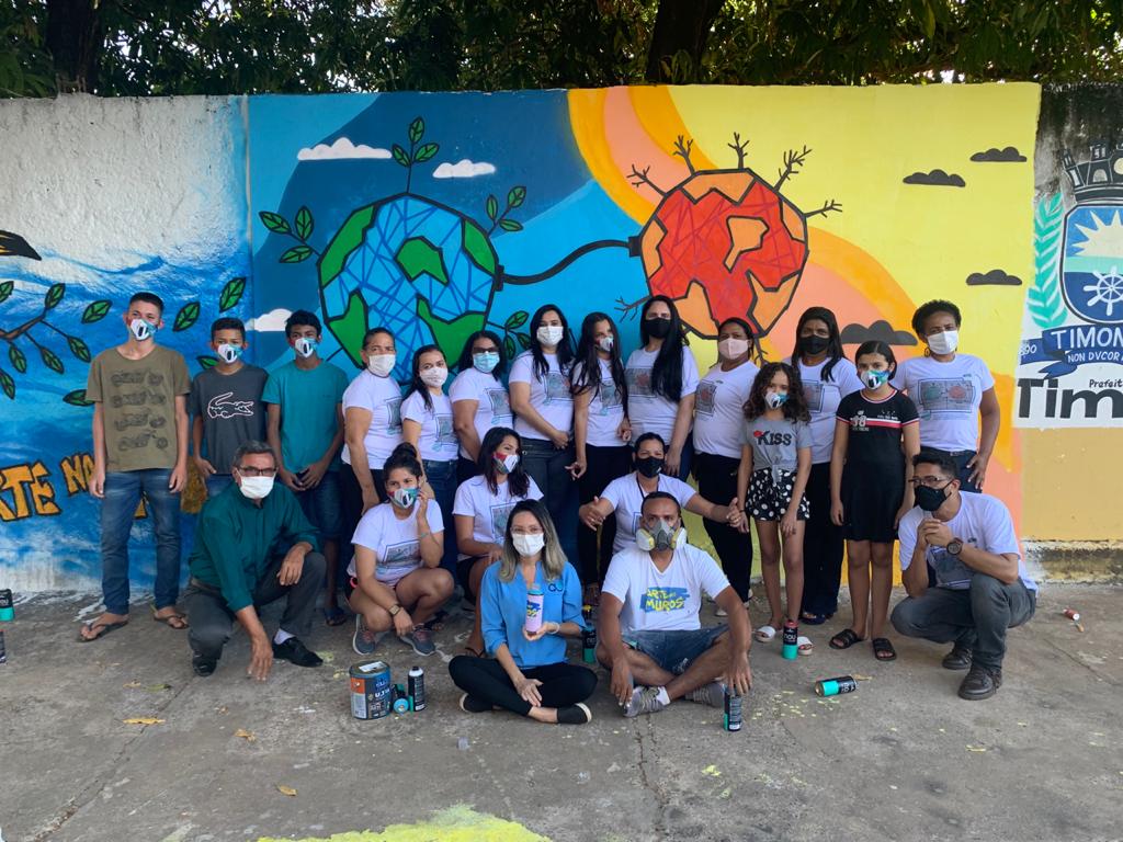 Grafite embeleza muros de escolas públicas com desenhos de alunos timonenses